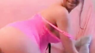 Deutsches Amateur-Mädchen masturbieren vor der Webcam