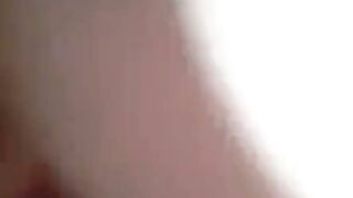Singaporean Girl Performs Amateur Blowjob