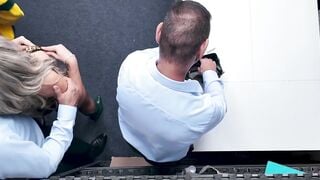 Luna Luxe Blowbanging Three Security Guards