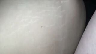 Junge deutsche Blondine bei Amateurdreier mit drei Jungs