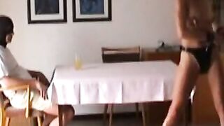 Deutsche Sklavin Clarissa: Amateur-BDSM mit einer MILF