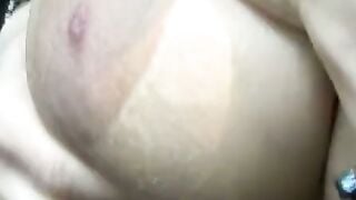 Big-Tit Danish MILF Giver Blowjob i det offentlige stormagasin