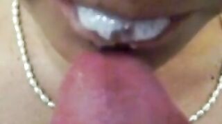 Deutsche Amateurin schluckt Sperma nach einem Blowjob