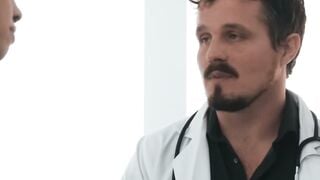 Black Ravyn Alexa Gets Cummed From Doctor Ex-BF