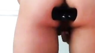 Big-Ass Brunette Anal Webcam Session With Butt Plug