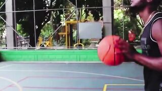 Amateur MILF Meets NBA Player in the Park