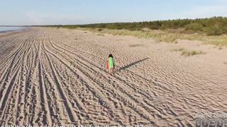 gorgeous 18 year old masturbating double penetration on the beach