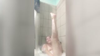 Snowbunny2158 inside action inside bubble bath tub sucking soapy kisses