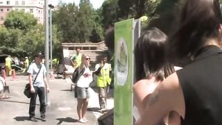 Blonde Babe in White Crop Top and Denim Shorts Gets Fucked in Public Park
