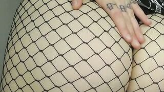 Tattooed Goth Girl in Fishnets Wiggles Big Ass on Webcam