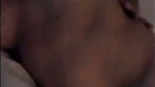 Svensk amatör spelar med hennes stora vibe-dildo