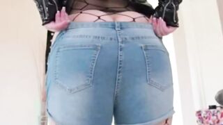 Lucy Lotus: Crazy sexy Curvy Dark haired mom