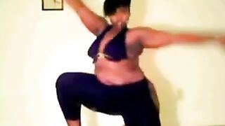 Black BBW Twerking in Cutout Bodysuit - Amateur Webcam