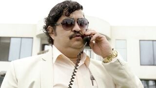 Pablo Escobar Sucks Cock From 2 Argentine Jersey Girls On Couch