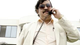 Pablo Escobar Sucks Cock From 2 Argentine Jersey Girls On Couch