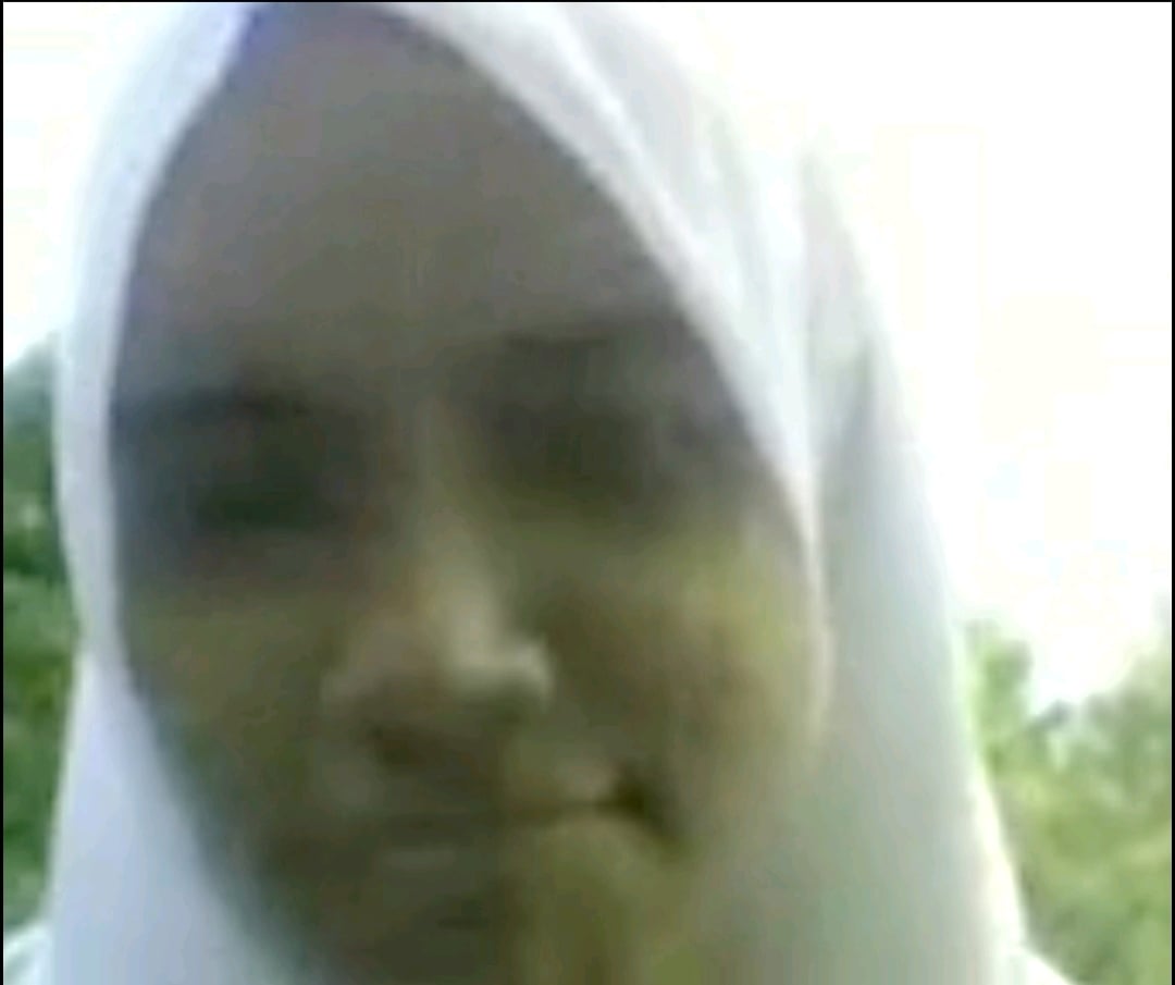 SG Malay Tudung Slut Sucks Cock