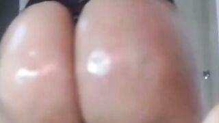 Amateur Colombian Latina Shows Off Massive Juicy Ass on Webcam
