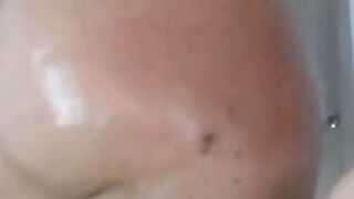 Amateur Colombian Latina Shows Off Massive Juicy Ass on Webcam