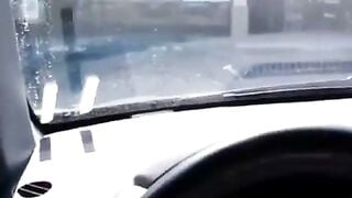Elle suce en public : une fellation en plein jour