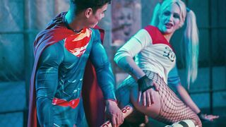 Harley Quinn Cosplay Blows Superman's Dick inside Prison Cell