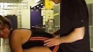 Svensk Trekant Anal på Gymmet Hoe 4