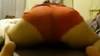 Amateur Bootylicious Vixen Teases Tight Ass on Webcam