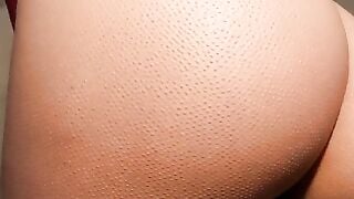 BBW Webcam Babe Spreads Wide Ass for Tight Anal Close Up