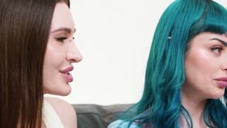 Lets lick pussy and facesit each other right here right now