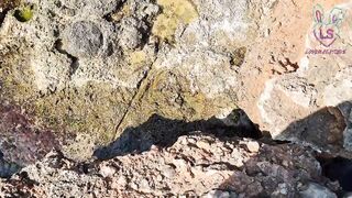 Omg, so risky – Tight cunt toyed to orgasm on a outdoors beach