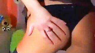 Short-Haired Amateur Babe on Webcam