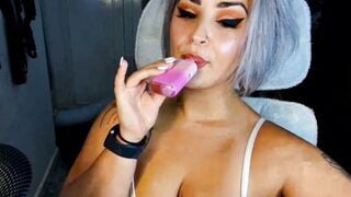 Big Ass Blonde Puts on a Wild Show