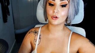 Big Ass Blonde Puts on a Wild Show