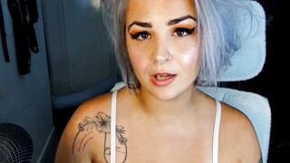 Big Ass Blonde Puts on a Wild Show