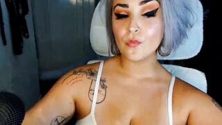 Big Ass Blonde Puts on a Wild Show