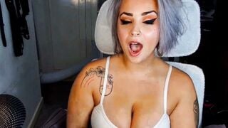 Big Ass Blonde Puts on a Wild Show