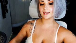 Big Ass Blonde Puts on a Wild Show