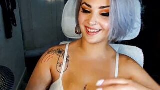Big Ass Blonde Puts on a Wild Show