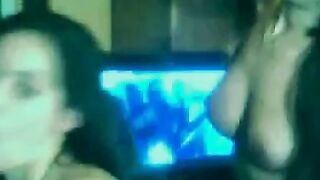 Dos Mas Una - Threesome en Webcam para Amateurs