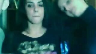 Dos Mas Una - Threesome en Webcam para Amateurs