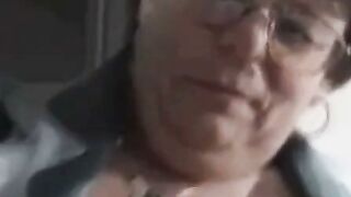 Stortittad svensk Milf leker med dildos