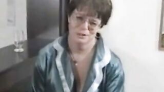 Stortittad svensk Milf leker med dildos