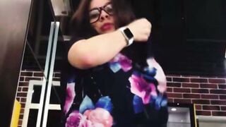 Glasses Wearing milf Deepthroats Dick inside Apartment