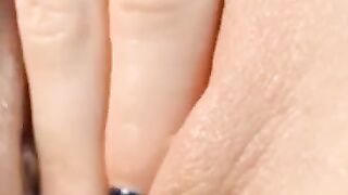 Super Lips: Amateur Medical Webcam Close-Up