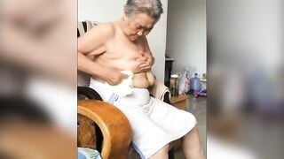 Naked Asian Granny Drying Her Wet Body After Bath Amateur CFNM
