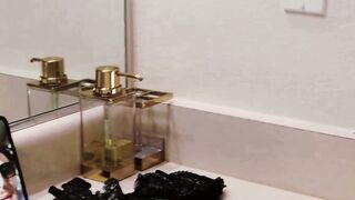 Vanna Bardot Sucks Big Cock In Amateur Bathroom Blowjob