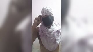 Bangladeshi Girl Sucks Cock With Face Covering