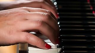 Chanel Camryn Licks Petite Asian Scarlett Alexis Pussy in Car