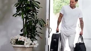 Abigail Mac Big Ass Masseur Gets Slicked With Oil By Tiny Hands