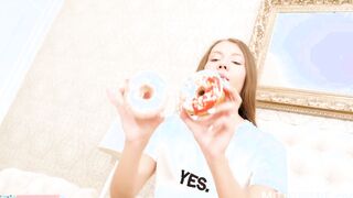 View how virgin Stefanie Moon touches herself