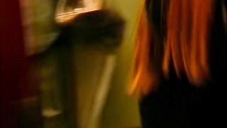 Junge Blondine mit zwei Sex Toys fickt sich selbst